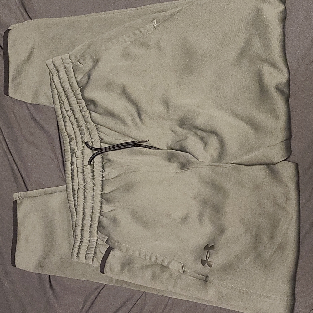 Under Armour fleece lined sweatpants Lg
